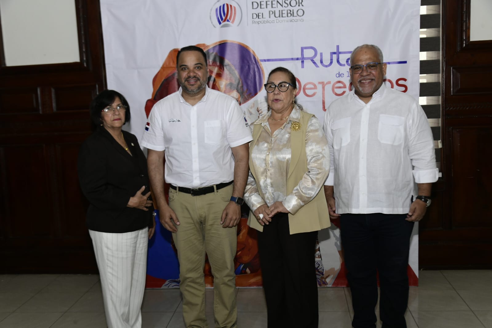 Con El Defensor Del Pueblo Con El Defensor Del Pueblo